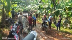 Wali Murid SD 1 Negeri Sinar Jawa Ramai-ramai Perbaiki Jalan, ‘Pemerintah Tutup Mata’